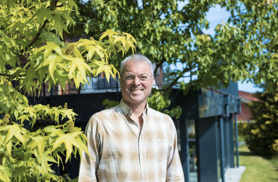 François Rouiller a besoin du lien avec la nature, qui le ramène à l’essentiel. Pour lui, la vie spirituelle doit s’incarner dans la matière et le quotidien. RÉGINE GAPANY