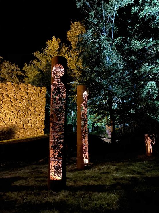 Tous les soirs, les œuvres des vingt-deux artistes de la 4e édition de Bossonn’Art seront illuminées. Ici, l’œuvre de Danièle Carrel. DR