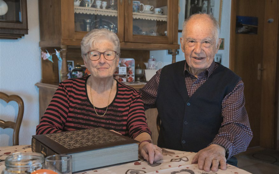 Ruth et Roger Chappuis, qui s’apprête à fêter ses 90 ans, ont tenu le bureau de poste de Palézieux durant vingt-sept ans. RÉGINE GAPANY