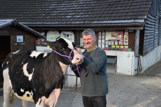 Christian Monney, éleveur de holstein aux Cullayes, recevra cet été la plus haute distinction de son métier, pour la qualité de son travail entre 2001 et 2016. CM