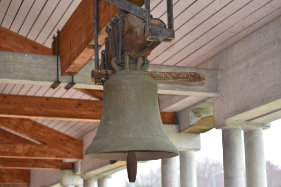 De l’église au nouveau collège, depuis 500 ans, la cloche est restée fidèle au village de Palézieux. MMS