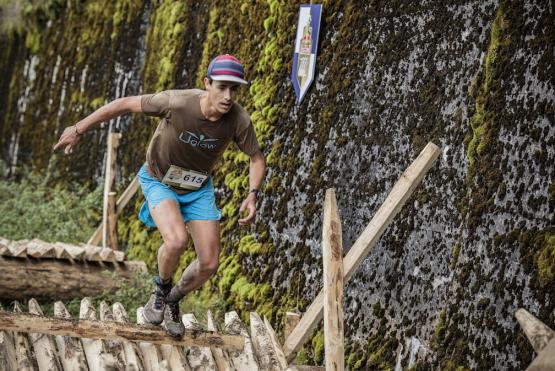 pour rallier Gruyères depuis Morlon, samedi dernier. PHOTOS RED BULL CONTENT POOL