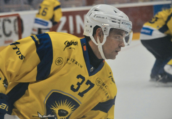 Le Veveysan espère un jour porter le maillot de Gottéron, son club fétiche. DR