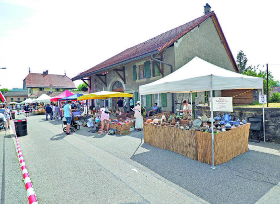 Comme en 2021, les stands d’artisanat et de produits du terroir envahiront ce week-end la rue de la Bougne à Palézieux. DR