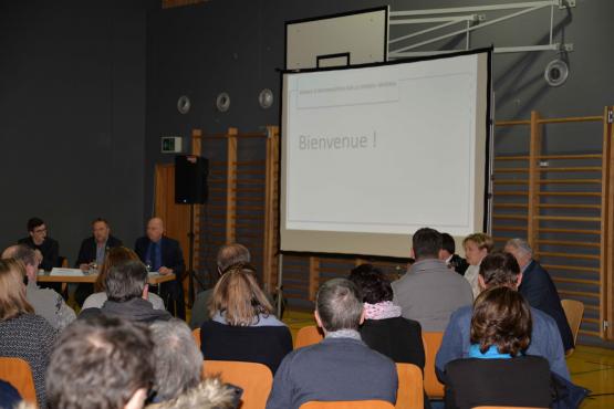 Une huitantaine de personnes ont assisté, mardi soir, à un débat sur l’introduction d’un Conseil général à Bossonnens, un projet soumis au vote le 9 février prochain. CM