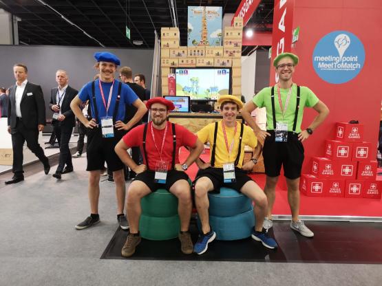 Avec leur costume, Antoine Débois, Nathanaël Monney, Martin Charrière et David Hofer (de g. à dr.) se son fait remarquer, à la Gamescom à Cologne.