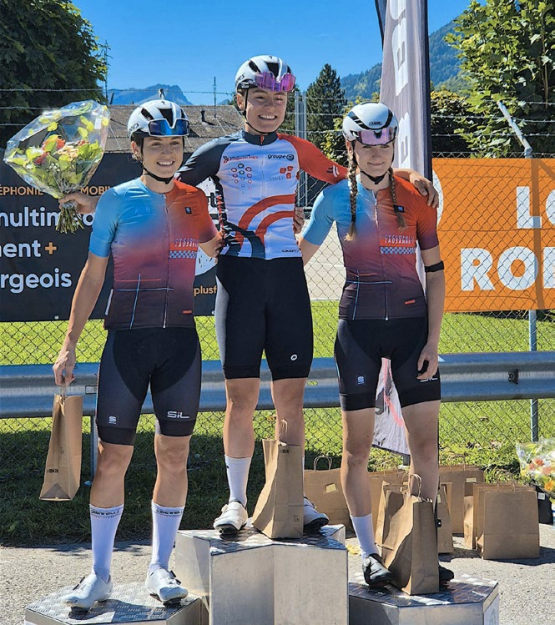 La résidente de Pont, ici au centre à Grandvillard, sera de retour au cyclocross pour l’hiver. DR