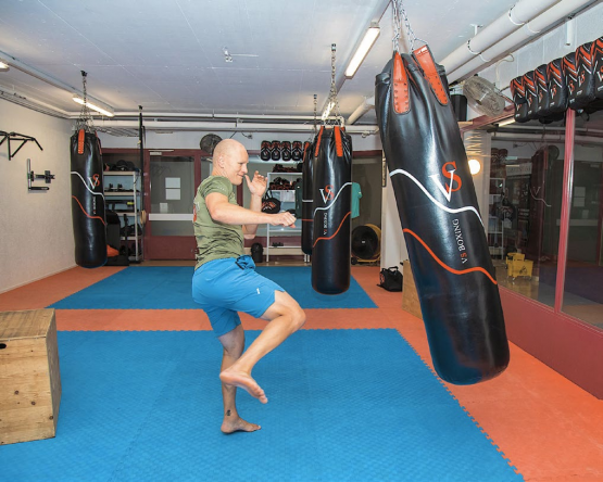 Plus qu’un sport, pour Sébastien Vuignier, le ninjutsu permet notamment de gagner en confiance en soi. RÉGINE GAPANY