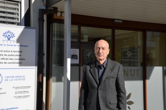Le médecin Jean-Louis Berney a été l’une des chevilles ouvrières du Centre médical de la Veveyse. Il se tourne désormais vers sa retraite. CM