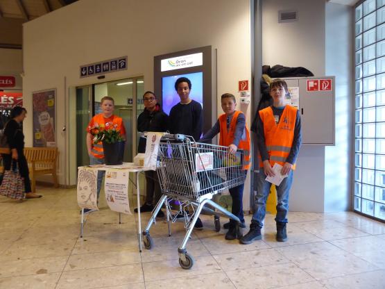 Comme les années précédentes, des catéchumènes d’Oron-Palézieux sillonneront les commerces d’Oron-la-Ville pour vendre des roses au profit de la campagne œcuménique du carême. DR