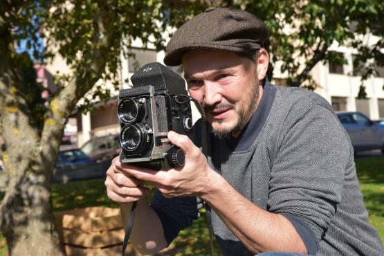 L’appareil argentique est réhabilité entre les mains de Luc Dufey. MMS