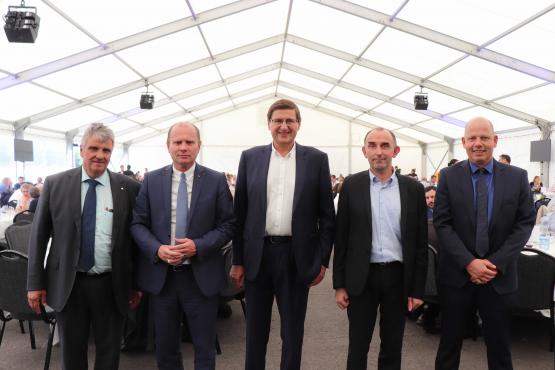 Le syndic d’Oron Philippe Modoux, le conseiller d’Etat Philippe Leuba, le propriétaire du groupe Atrya Johannes Tryba, le directeur général de Norba Yannick Mousquès et le préfet de la Veveyse François Genoud s’étaient déplacés, au milieu de 200 invités, pour inaugurer l’usine ultra moderne de Norba. VJ