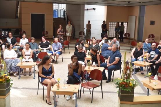 Jeudi dernier s’est tenue une cérémonie, avec des dispositions strictes, pour la remise des certificats des élèves de l’Etablissement scolaire d’Oron-Palézieux. MMS