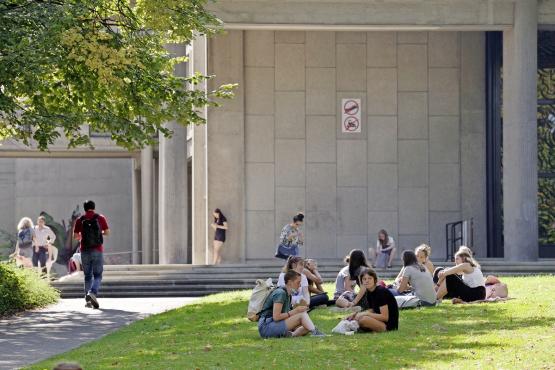 Pour l'Union européenne, les étudiants de l’UE devraient être traités sur un pied d’égalité avec les étudiants suisses concernant les taxes d’études dans les hautes écoles universitaires. ALDO ELLENA/photo prétexte